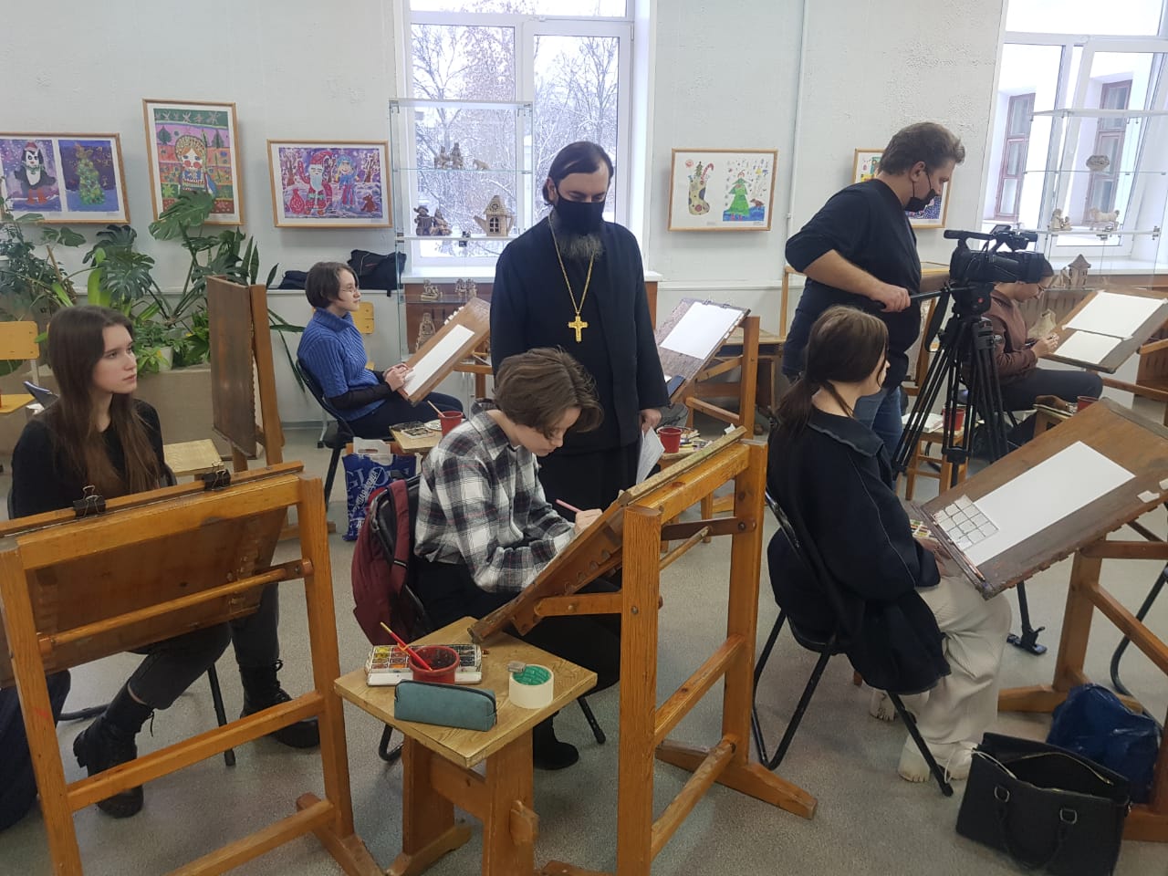 В Железногорске прошли мастер-классы по акварели для детей и семинары для педагогов